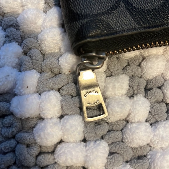 Coach Black and Dark Gray Mono zipper Wallet! - Picture 4 of 9